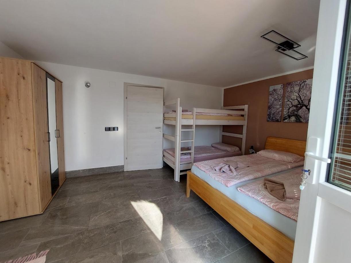צרקליה נה גורניסקם Apartma Zirovnik מראה חיצוני תמונה