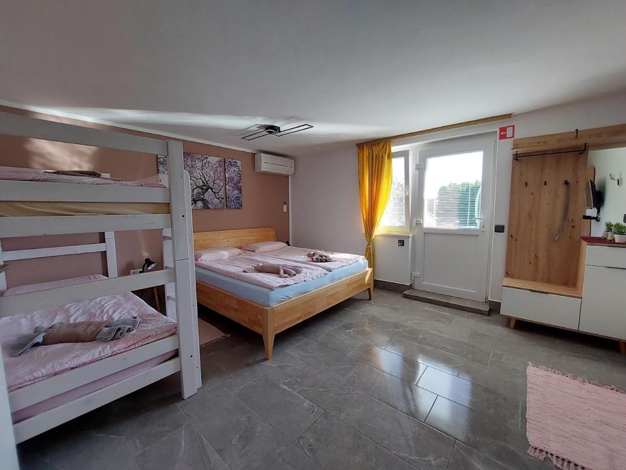 צרקליה נה גורניסקם Apartma Zirovnik מראה חיצוני תמונה